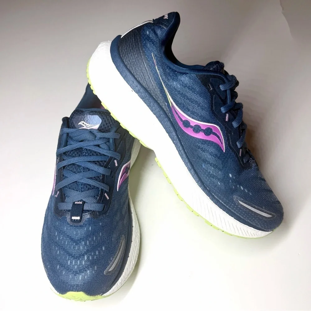 Saucony Women's Triumph Running Sneakers  Size- 7.5